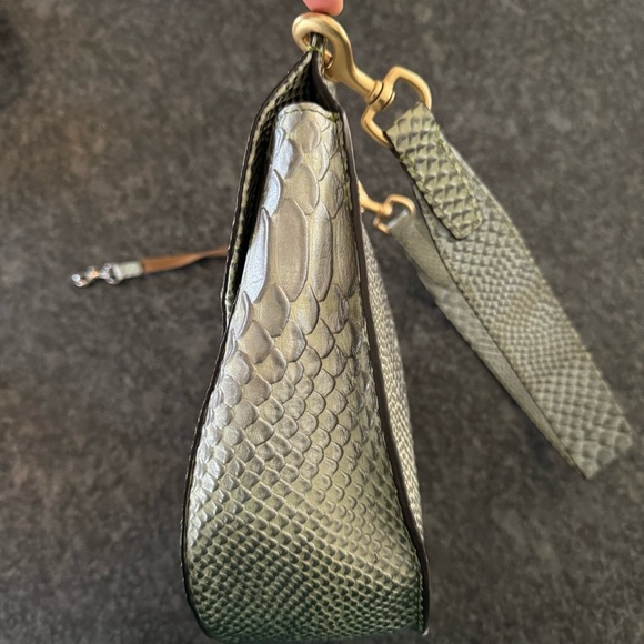 DOONEY & BOURKE NORTH/SOUTH REESE SHOULDER BAG IN METAL GREEN , RED INTERIOR - Picture 6 of 17